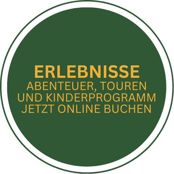 Gr&uuml;ner Kreis mit deutschem Text: "Erlebnisse Abenteuer, Touren und Kinderprogramm jetzt online buchen" in gelb.